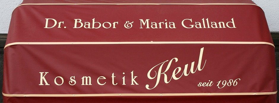 Markise des Kosmetikinstituts Keul mit dem Schriftzug Dr. Babor und Maria Galland, Kosmetik Keul, seit 1986